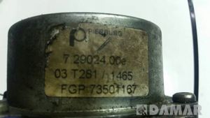 Opel Corsa C Vacuum pump 72902400E