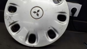 Mitsubishi Colt R13 wheel hub/cap/trim 