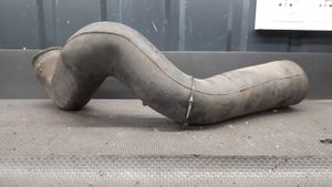 Volkswagen Golf III Tube d'admission de tuyau de refroidisseur intermédiaire 1H0129627S