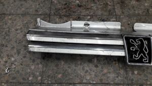 Peugeot 605 Front bumper upper radiator grill 