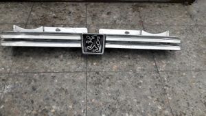 Peugeot 605 Front bumper upper radiator grill 