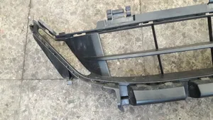 BMW 2 Active Tourer U06 Grille inférieure de pare-chocs avant 8737274