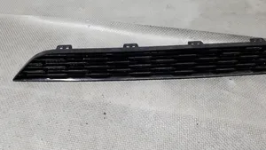 BMW 1 F40 Grille inférieure de pare-chocs avant 8075332