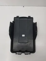 Volkswagen PASSAT B7 Tapa/cubierta para la caja de la batería 3C0915443A