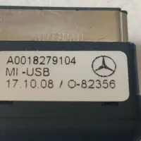 Mercedes-Benz R W251 USB-pistokeliitin A0018279104