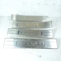 Jaguar XJ X351 Front sill (body part) AW93-13200-AE