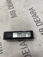 Mercedes-Benz C W205 Lampka podsufitki tylna A0009060935