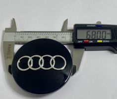 Audi A8 S8 D2 4D Gamyklinis rato centrinės skylės dangtelis (-iai) 8D0601170