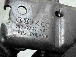 Audi A3 S3 8V Konepellin lukituksen vastakappale 8V0823480