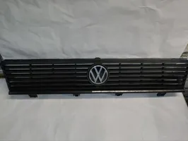 Volkswagen PASSAT B2 Etupuskurin ylempi jäähdytinsäleikkö 321853653k