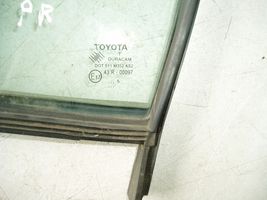 Toyota Yaris Vetro del deflettore della portiera anteriore - quattro porte 43R00097