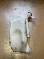 Nissan Qashqai Бачок оконной жидкости 011008