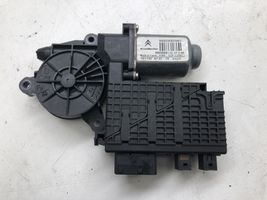 Citroen C4 Grand Picasso Varikliukas priekinio langų pakėlėjo 9682495580