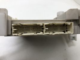 Toyota Prius (XW30) Modulo fusibile 8273047440A