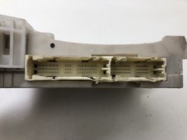 Toyota Prius (XW30) Sulakemoduuli 8273047440A