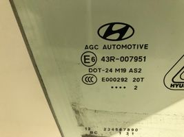 Hyundai ix35 Vetro del finestrino della portiera anteriore - quattro porte E00229220T