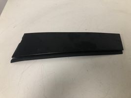 Mazda 3 III Rivestimento modanatura del vetro della portiera posteriore K6805