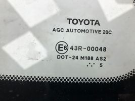 Toyota Avensis T270 Szyba karoseryjna tylna 43R00048