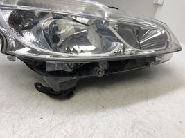 Peugeot 208 Lampa przednia 9802221380