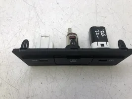 Hyundai i20 (BC3 BI3) Connecteur/prise USB 96125Q0120