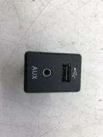 Nissan Qashqai USB jungtis 795405004