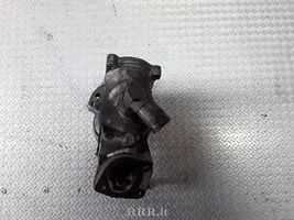 Toyota Corolla E110 Boîtier de thermostat / thermostat 9624839210