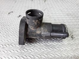 Volkswagen Golf III Tuyau de liquide de refroidissement moteur 028121138