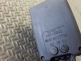 Citroen C5 Klamra środkowego pasa bezpieczeństwa fotela tylnego 33013593