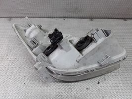 Toyota Corolla Verso E121 Lampa przednia 