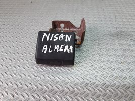 Nissan Almera Tino Konepellin lukituksen vapautuskahva 