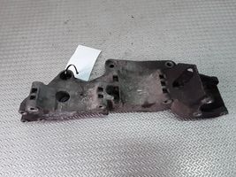 Audi A4 S4 B5 8D Staffa di montaggio del compressore dell’A/C 045903143C