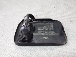 Mercedes-Benz E W210 Bouchon, volet de trappe de réservoir à carburant A2105841439