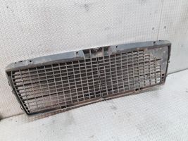 Mercedes-Benz E W210 Maskownica / Grill / Atrapa górna chłodnicy 2108880023