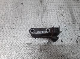 BMW 5 E39 Supporto della pompa del carburante 2246191