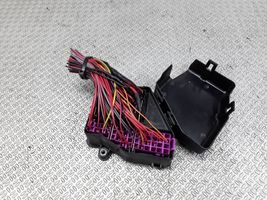 Audi A4 S4 B7 8E 8H Sulakemoduuli 8D1941824