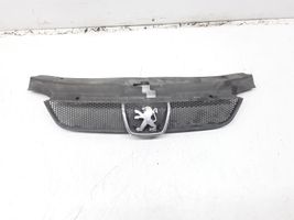 Peugeot 406 Grille calandre supérieure de pare-chocs avant 9631250277