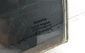 Toyota Avensis T220 aizmugurējo durvju stikls 43R00004