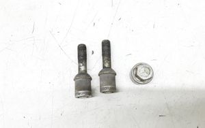Mercedes-Benz E W210 Anti-theft wheel nuts and lock 