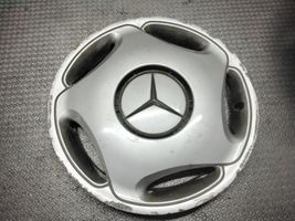 Mercedes-Benz E W210 Mozzo/copricerchi/borchia della ruota R15 A2104010024