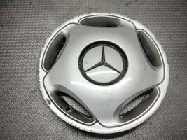 Mercedes-Benz E W210 Mozzo/copricerchi/borchia della ruota R15 A2104010024