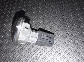 Mazda 5 Indicatore di direzione del parafango anteriore P2829