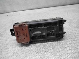 Mitsubishi Carisma Módulo de fusible MR318828