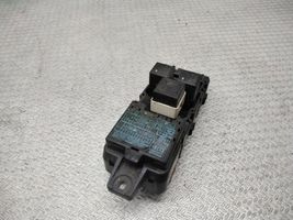 Mitsubishi Carisma Fuse module MR318828