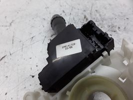 Mitsubishi Carisma Interruptor/palanca de limpiador de luz de giro SMR141720