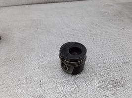 Volkswagen PASSAT B5.5 Piston 