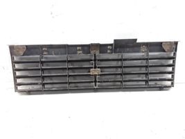 Mitsubishi Pajero Grille calandre supérieure de pare-chocs avant MB38352730