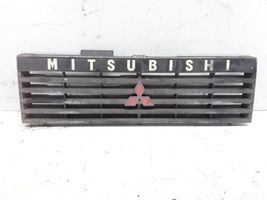 Mitsubishi Pajero Griglia superiore del radiatore paraurti anteriore MB38352730