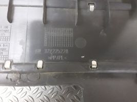 Opel Zafira B Bagažinės slenksčio apdaila 32225228