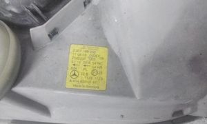 Mercedes-Benz Vaneo W414 Lampa przednia A4148200161