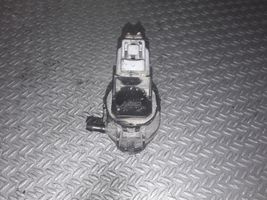 Mazda 3 I Pompe de lave-glace de pare-brise 8603109120